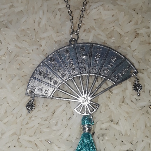 NWT *Sale*Pewter Chinese fan with tassle Necklace - Picture 2 of 2